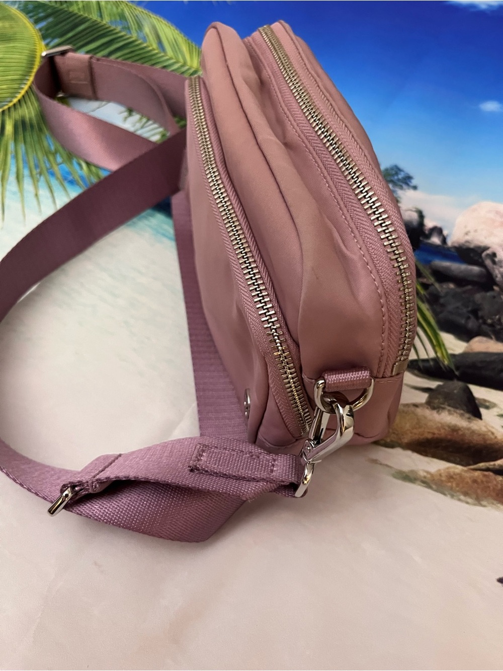 Lululemon Everywhere Crossbody Bag 2L - Picture 10 of 16